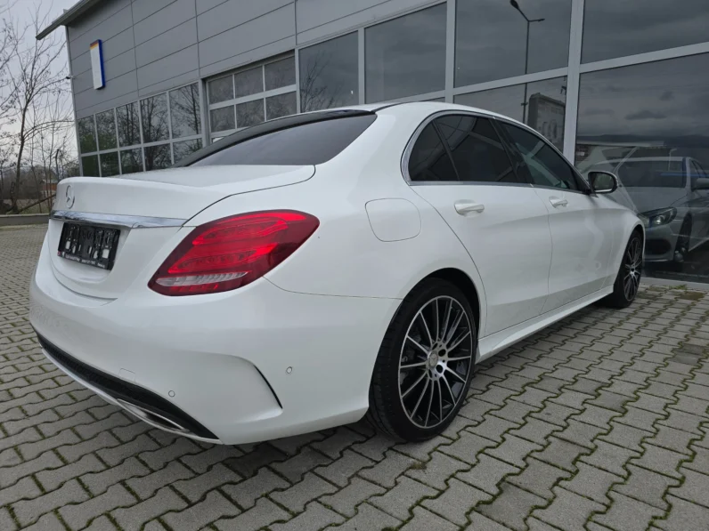 
								Mercedes-Benz C 200 AMG full									