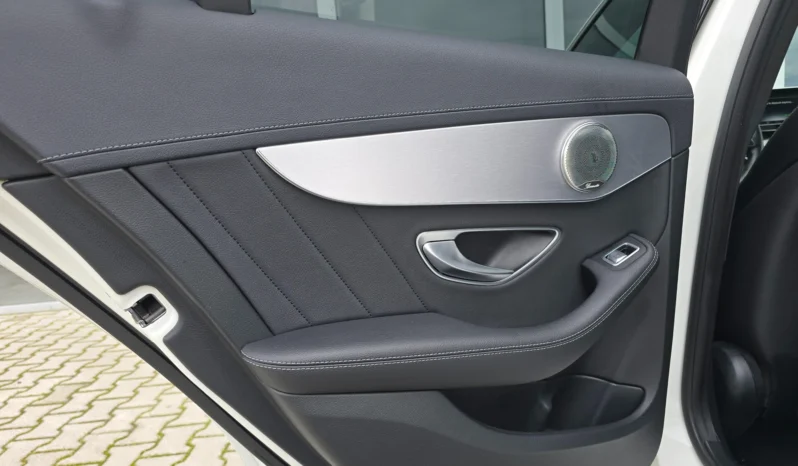 
								Mercedes-Benz C 200 AMG full									