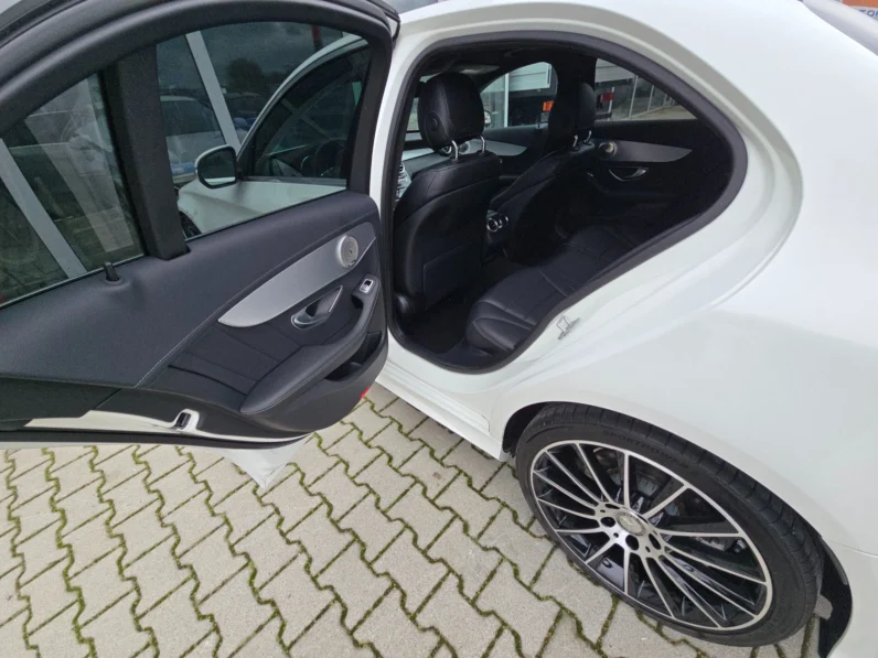 
								Mercedes-Benz C 200 AMG full									