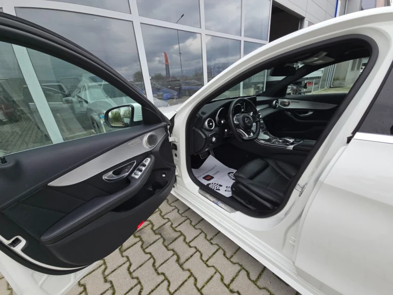 
								Mercedes-Benz C 200 AMG full									