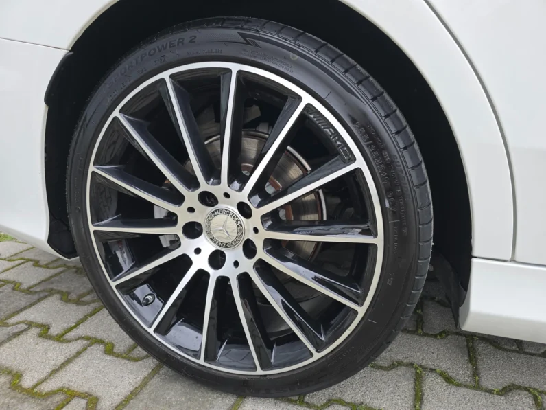 
								Mercedes-Benz C 200 AMG full									