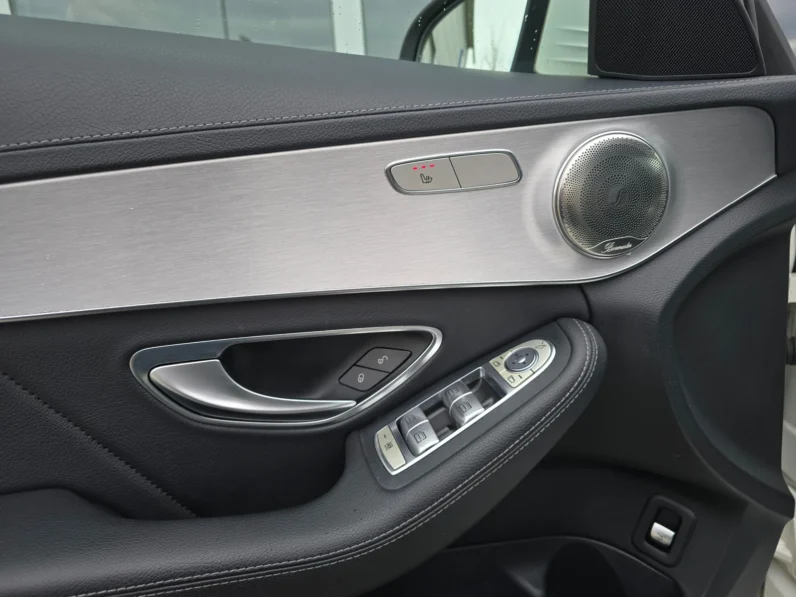 
								Mercedes-Benz C 200 AMG full									