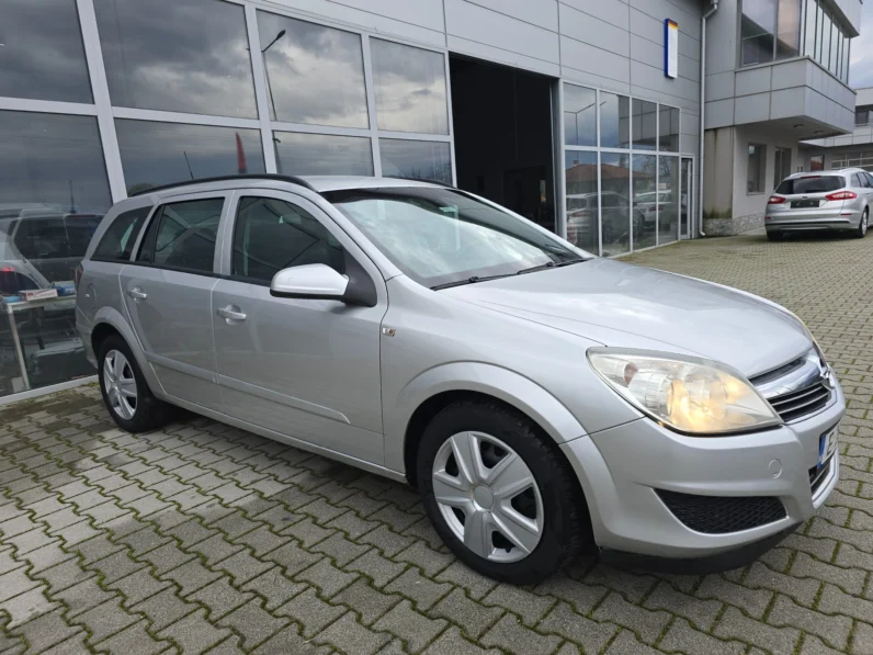 
								Opel Astra full									