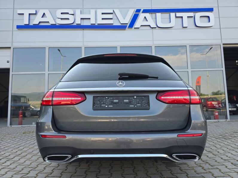 
								Mercedes-Benz E 220 full									