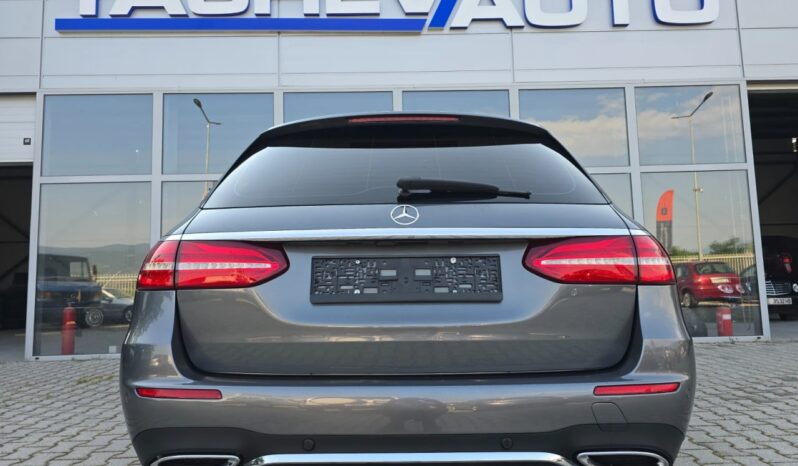 
								Mercedes-Benz E 220 full									