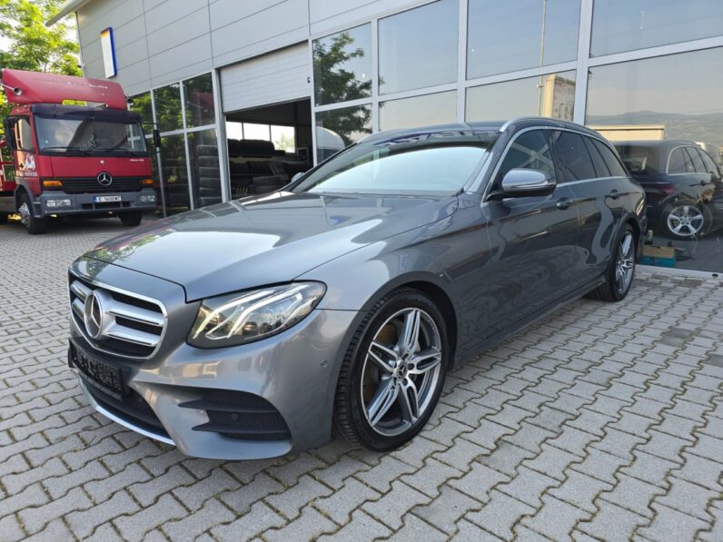 
								Mercedes-Benz E 220 full									