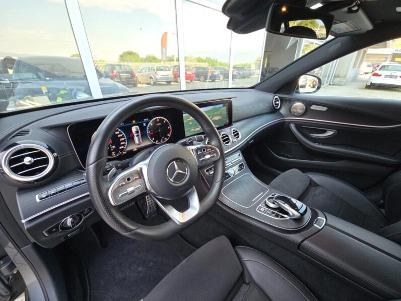 
								Mercedes-Benz E 220 full									