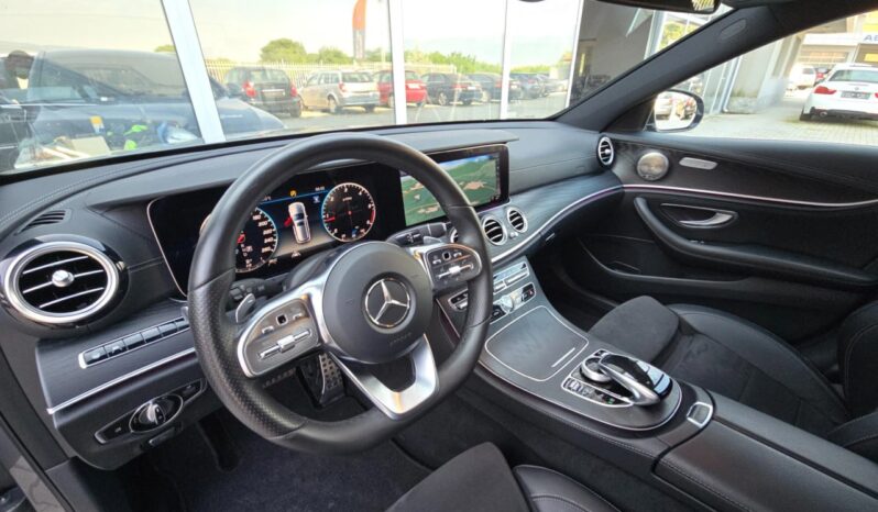
								Mercedes-Benz E 220 full									