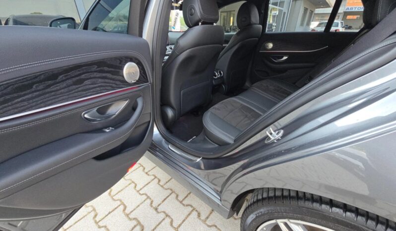 
								Mercedes-Benz E 220 full									