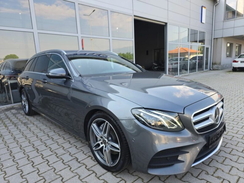 
								Mercedes-Benz E 220 full									
