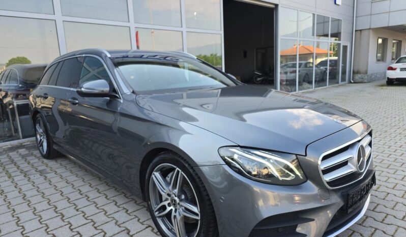 
								Mercedes-Benz E 220 full									
