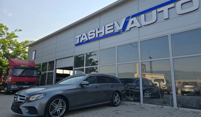 
								Mercedes-Benz E 220 full									