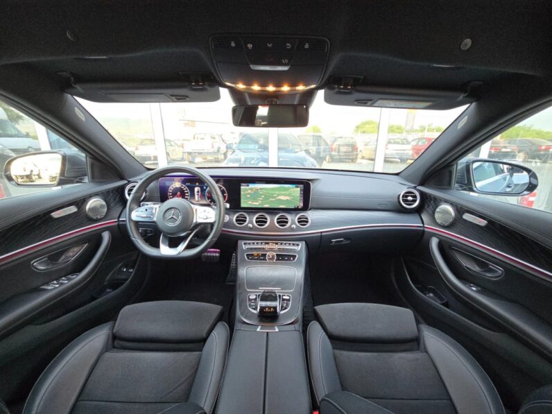 
								Mercedes-Benz E 220 full									